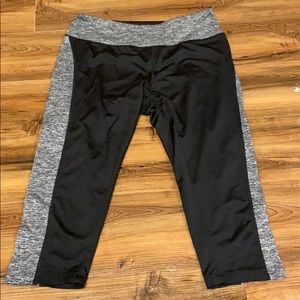 Grey/black cropped leggings